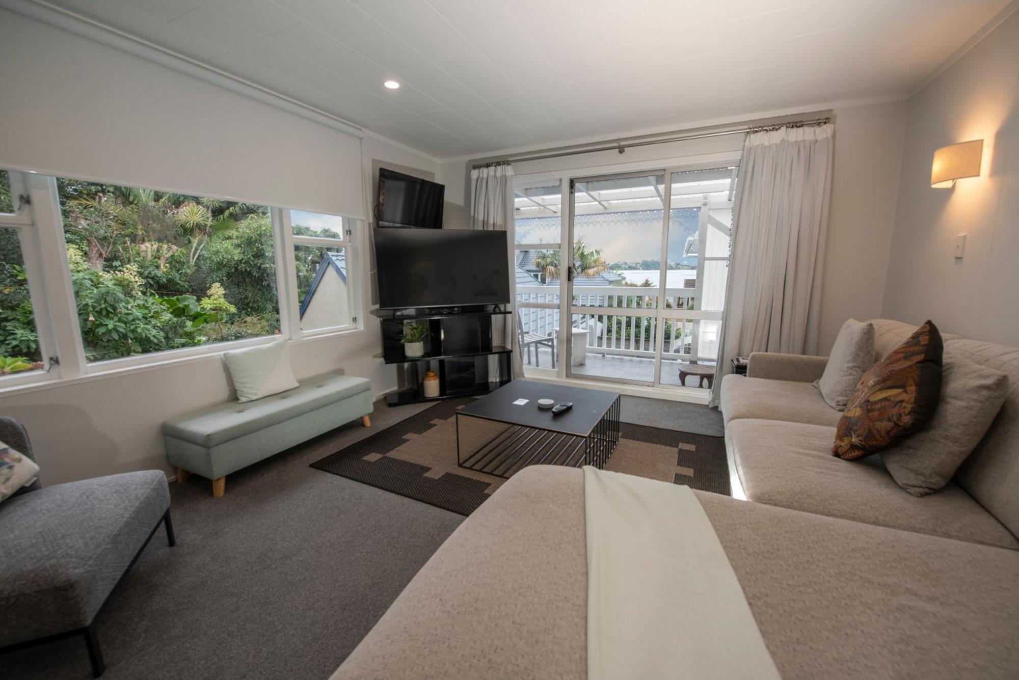 טאורנגה Harbour View Motel And Waterfront Apartments מראה חיצוני תמונה