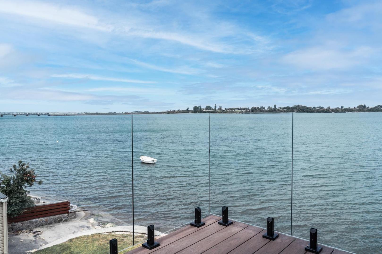 טאורנגה Harbour View Motel And Waterfront Apartments מראה חיצוני תמונה