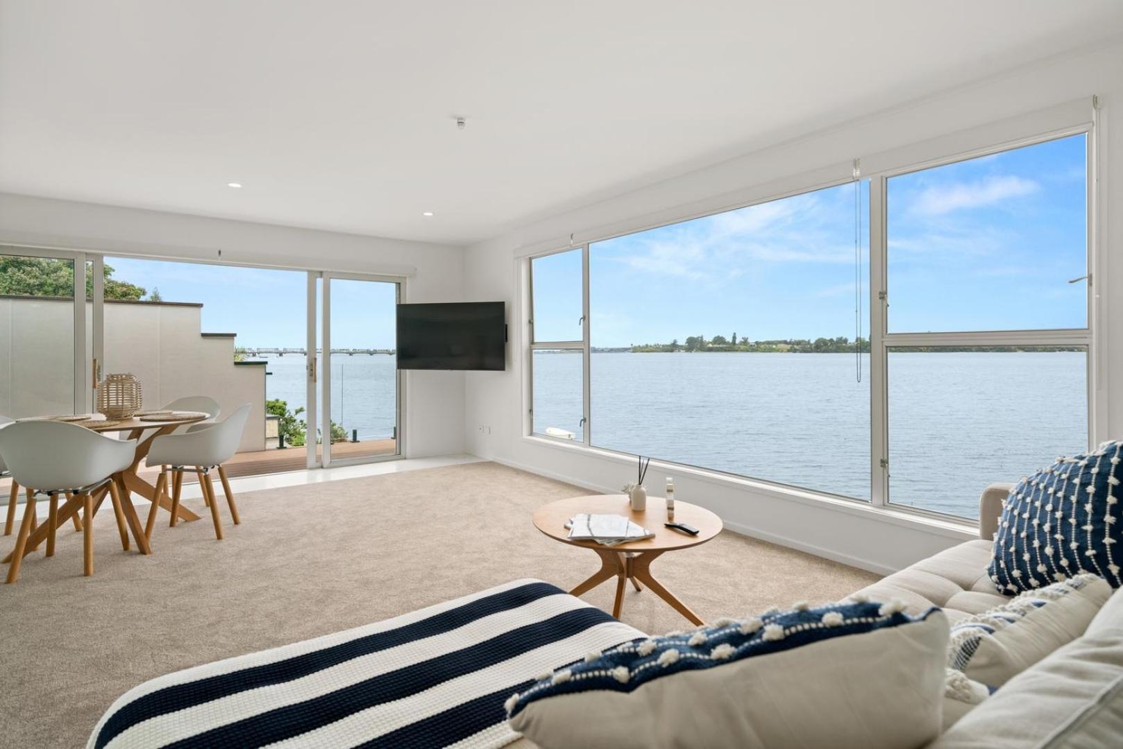 טאורנגה Harbour View Motel And Waterfront Apartments מראה חיצוני תמונה